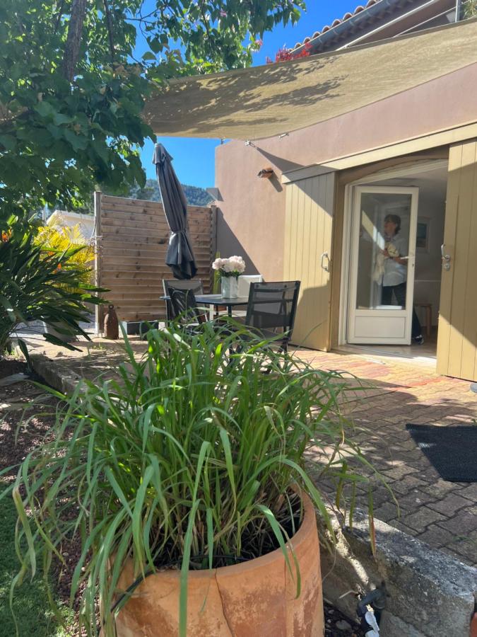 T2 - Rez de Jardin, proche de la mer - B&B Carqueiranne
