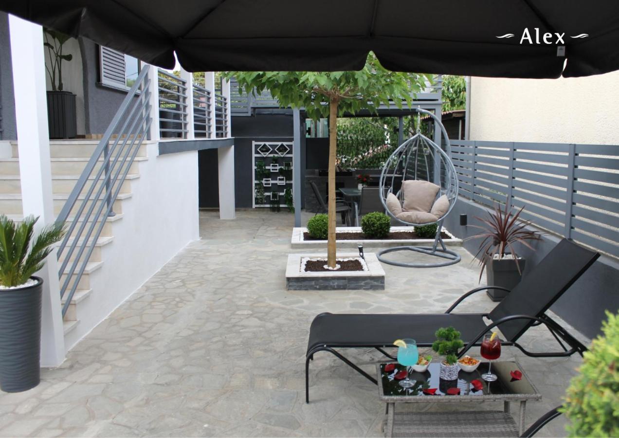Alex Apartments - Bed and Breakfast Vérgi