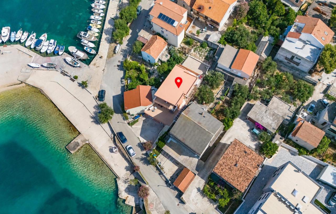 Vila Santa Seaside Apartments - B&B Brodarica