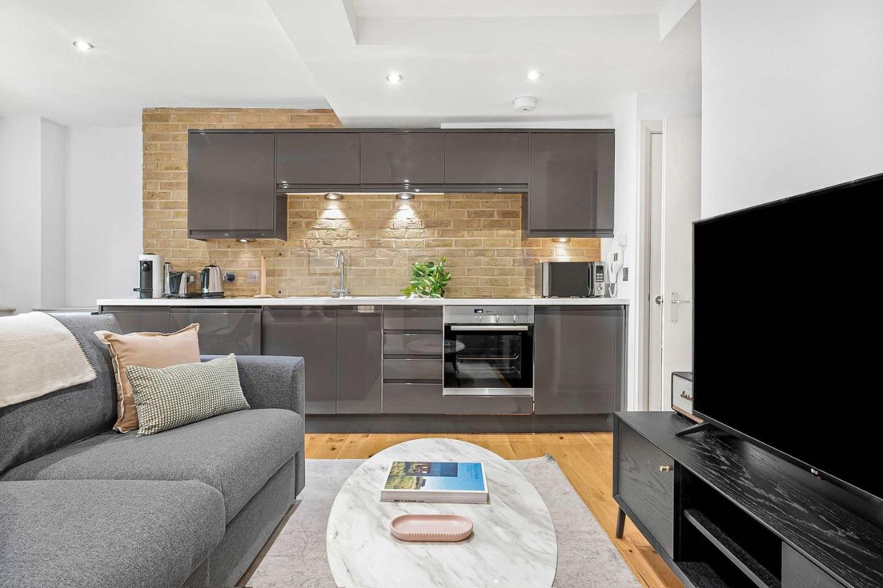Central Soho 1-Bed - Brick Kitchen - Sleeps 4 - Bed and Breakfast Londen