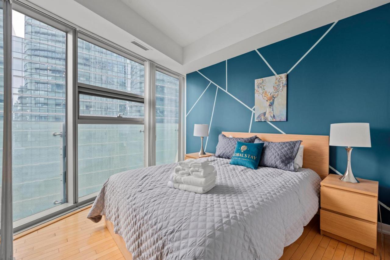 2 Bedroom Condo CN Tower & Lake View Balcony - B&B Toronto