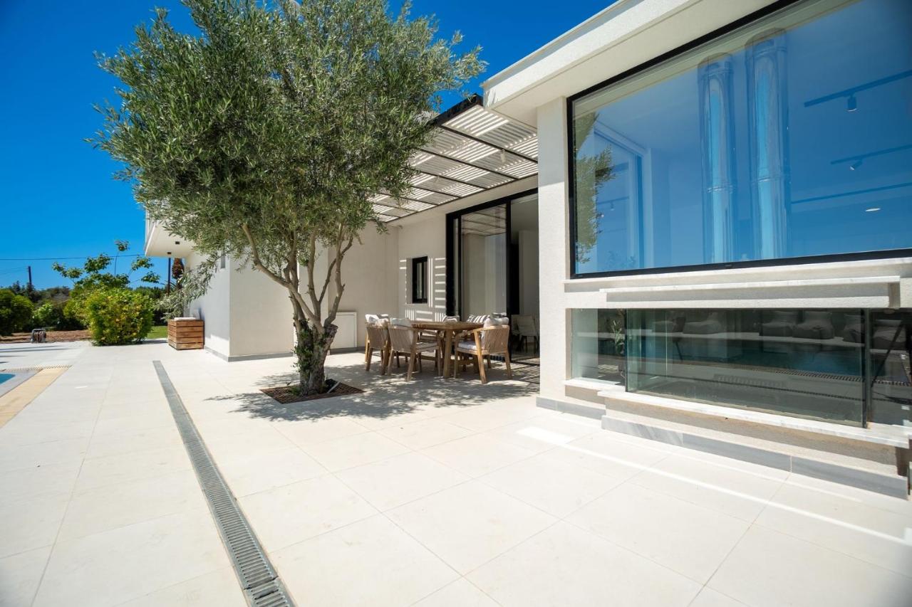 Luxury Oasis Villa - Bed and Breakfast Pégeia