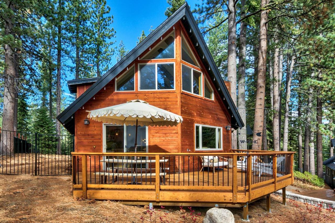 Pine Ridge Cabin: Stylish A-Frame Game Room - B&B South Lake Tahoe