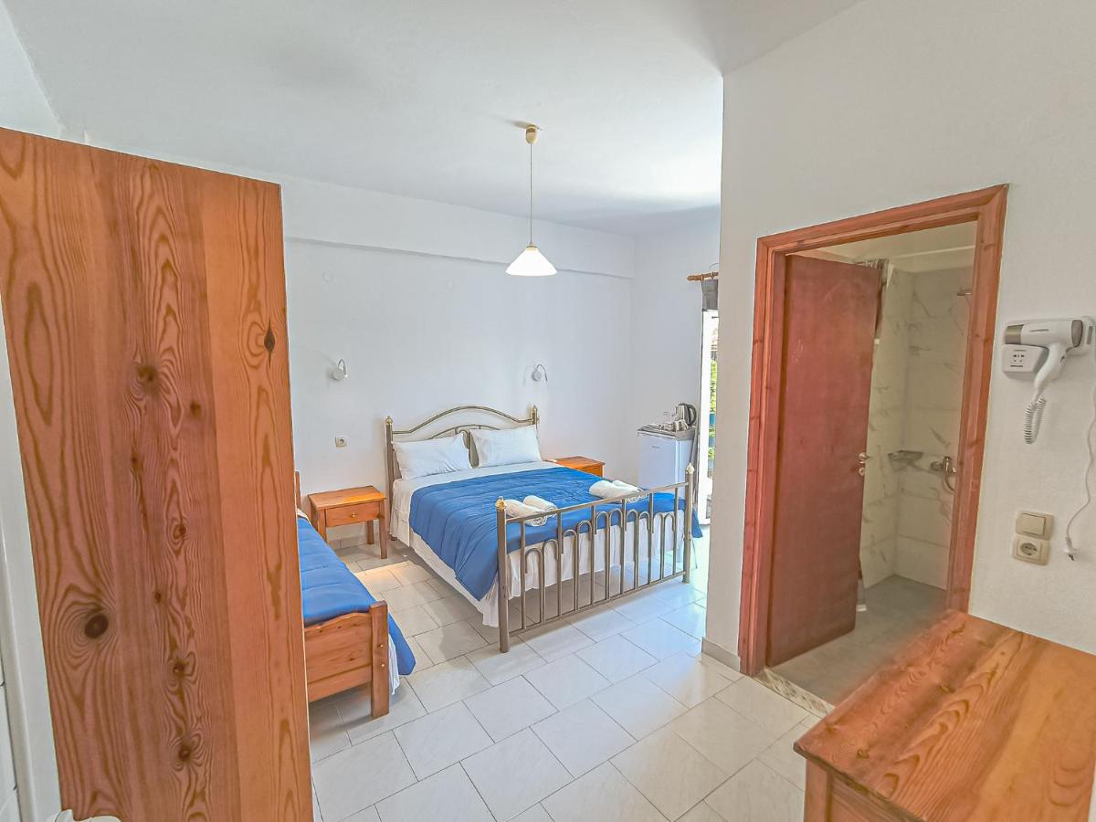 Sougia Afrodite Rooms 1 with balcony - Chambres d'hôtes Soúgia
