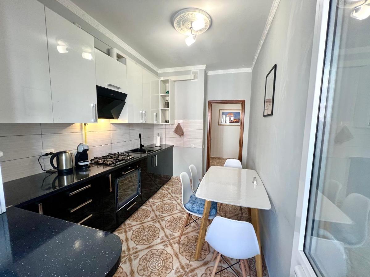Bianco 2 ROOMS Apartment - B&B Chişinău