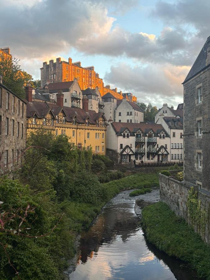 Charming Old Schoolhouse Apartment in Dean Village - B&B Edinburgh