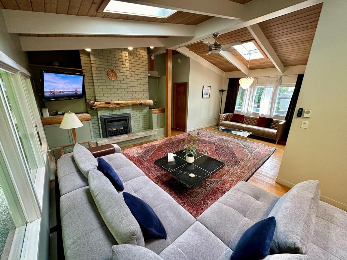 Spacious & Stylish West Coast Contemporary House - B&B North Vancouver