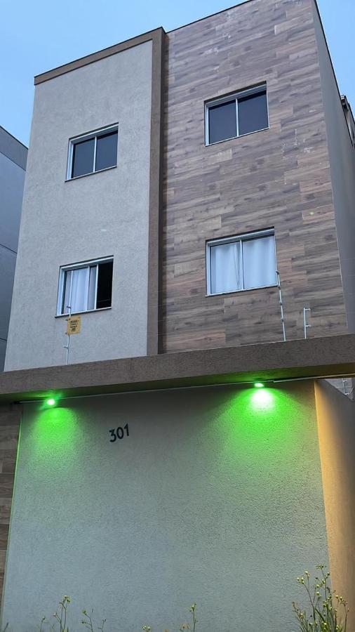 Apartamento em Poços - Varanda com Churrasqueira - Ferienwohnung Poços de Caldas