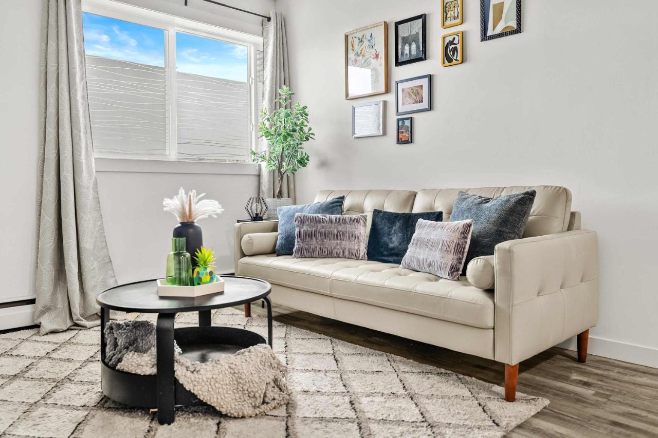 New York New York Suite - DT YYC 2BR Getaway - Ferienwohnung Calgary