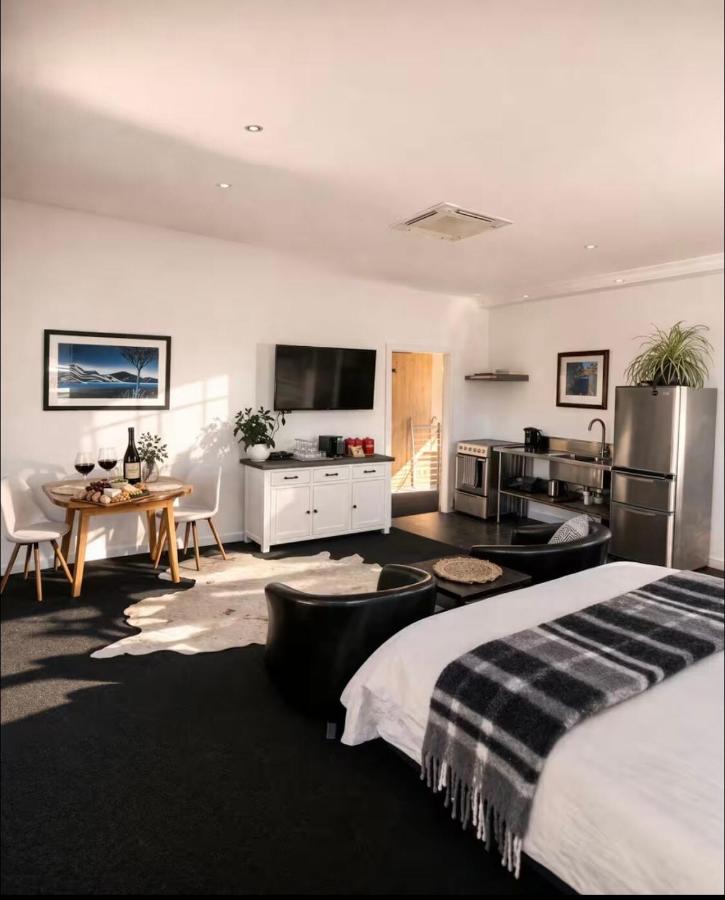 Studio 5- Stylish Stay with Mountain Vista - Ferienwohnung Albert Town