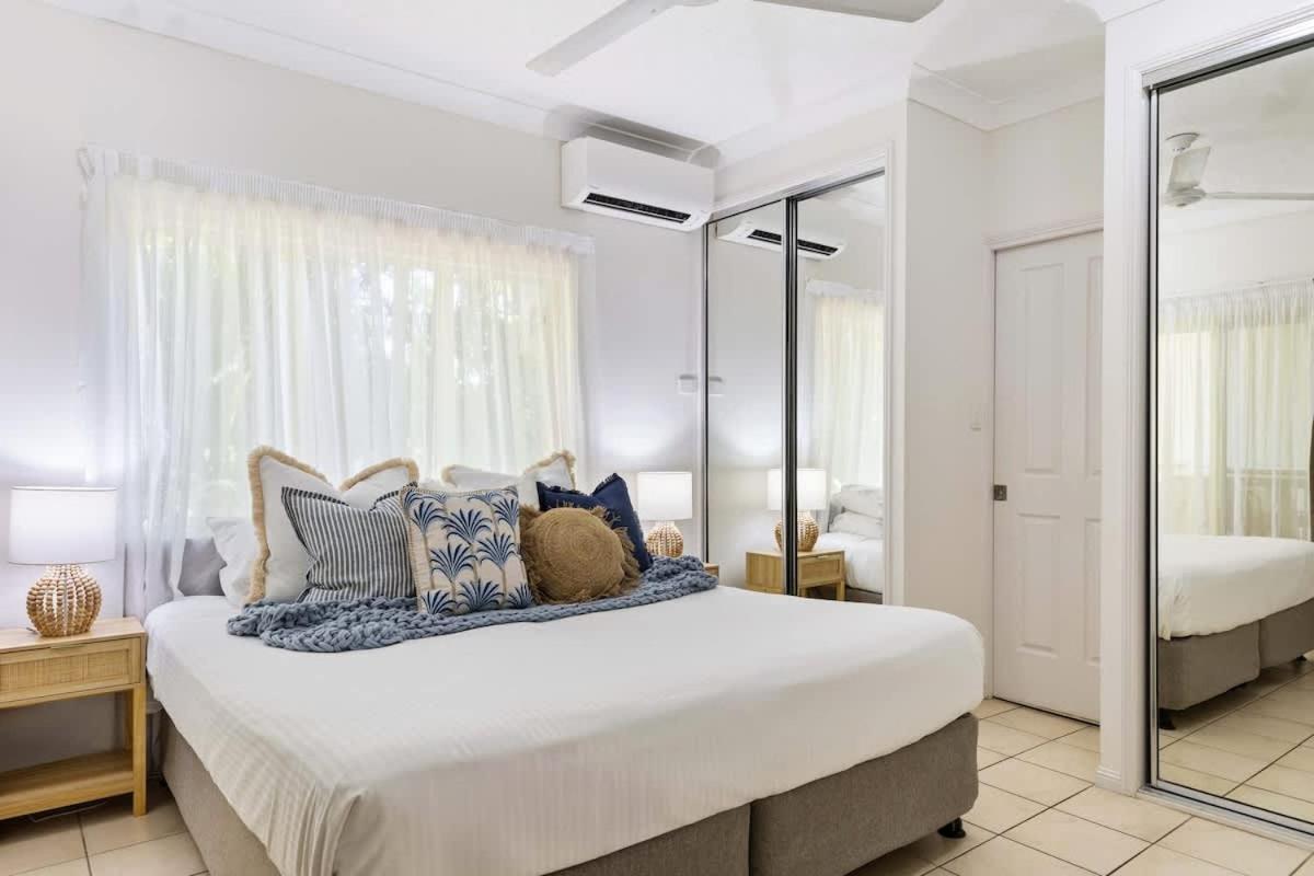 Laidback Resort Living at Central Plaza Poolside - B&B Port Douglas
