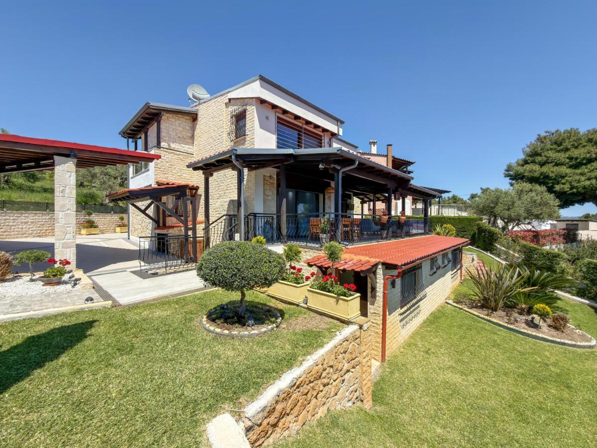 Villa Helios Luxury Sea View Villa with Private Pool Gym and BBQ Area - Chambres d'hôtes Poseídi