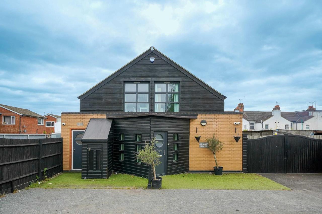 6-Bedroom Family Haven with Garden in Aylesbury - Bed and Breakfast Aylesbury