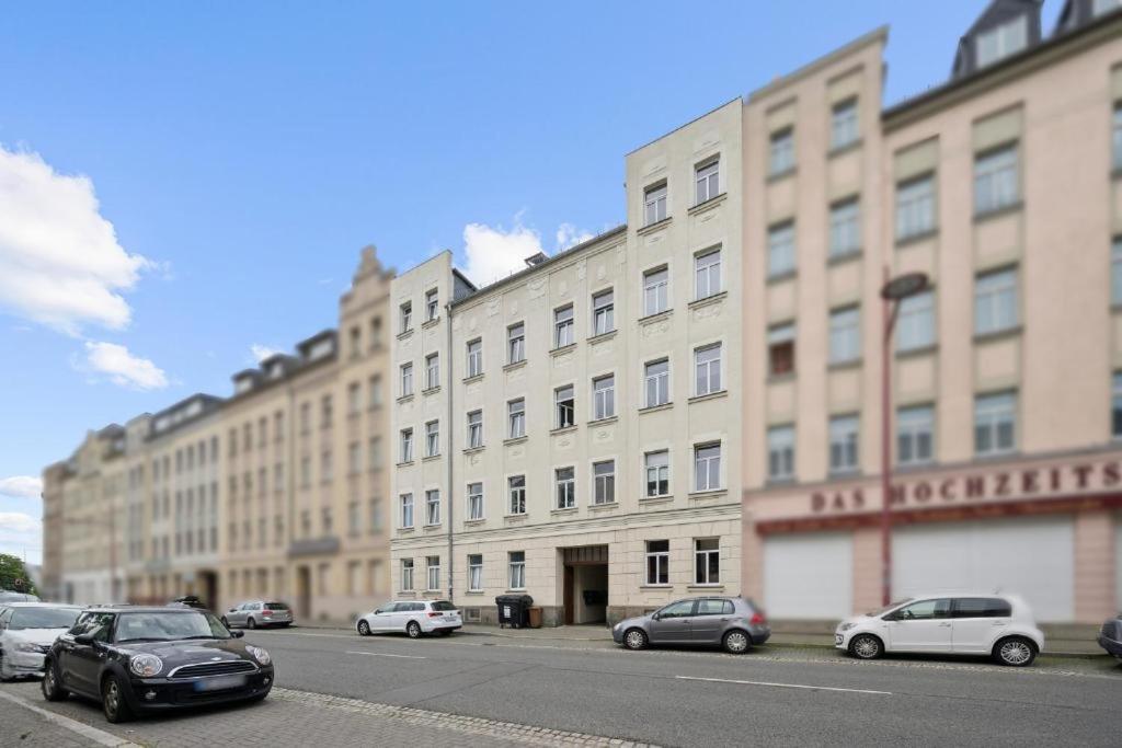 zentrales Apartment mit Fußbodenheizung im ruhigen Hinterhaus, JURA Kaffeevollautomat, Smart-TV, Privater Parkplatz, WIFI, Boxspringbetten - Chambres d'hôtes Chemnitz