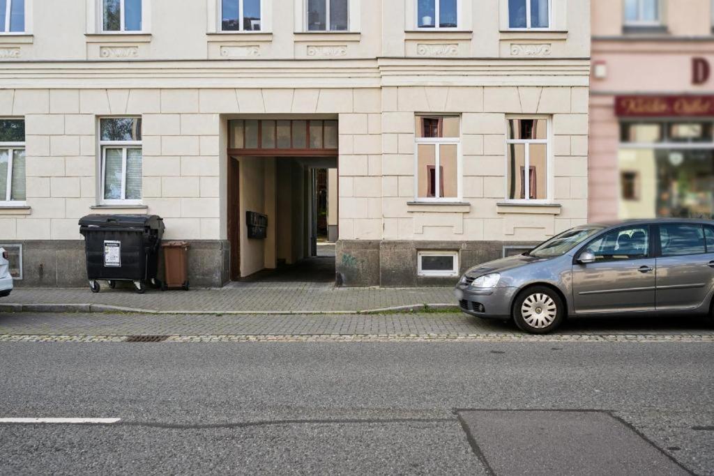 Familienfreundlich und zentral mit kostenlosem Privatparkplatz, Boxspringbetten, JURA-Kaffeemaschine, Smart-TV, WLAN, Fußbodenheizung, Balkon - Ferienwohnung Chemnitz