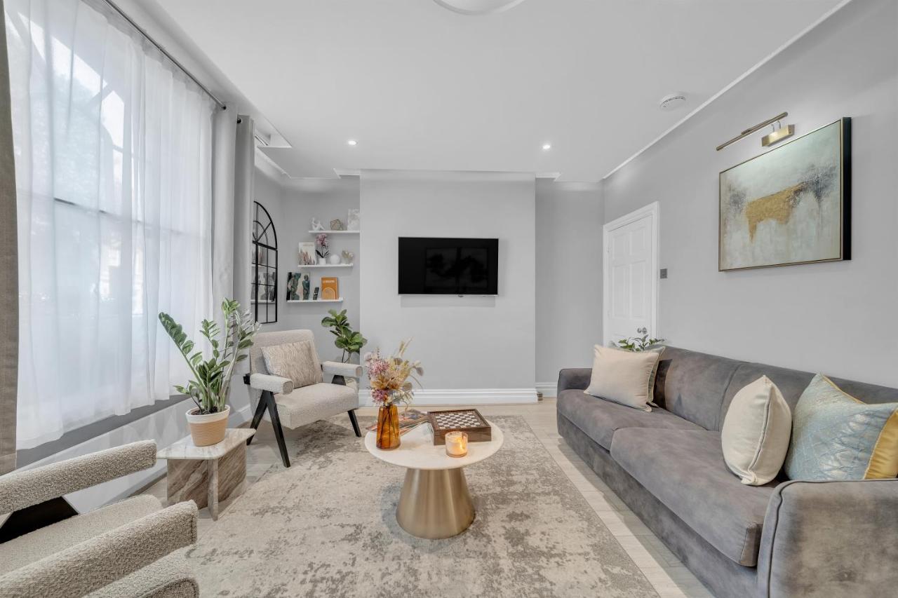 Spacious 2BR Chelsea Apartment Near Sloane Square-Sleeps 6 - Bed and Breakfast Londen