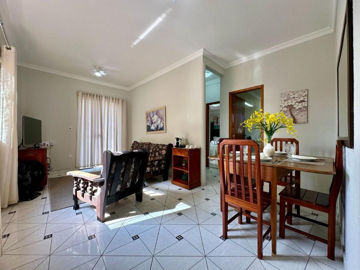 Apartamento sala e quarto com ar na Praia do Abricó - B&B Rio das Ostras