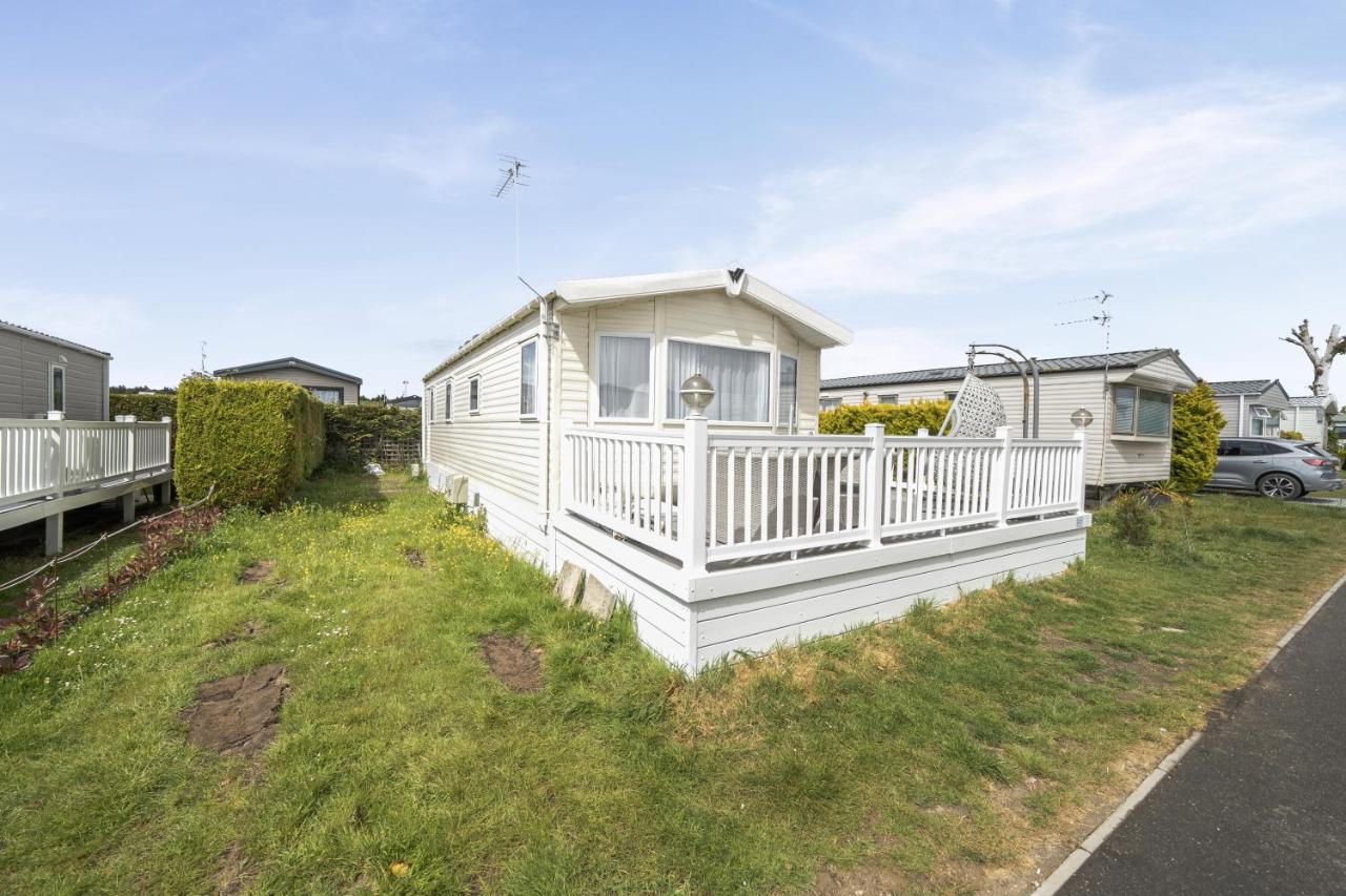 3 Bedroom Mersea Beach Retreat-Getaway by the Sea - Chambres d'hôtes West Mersea
