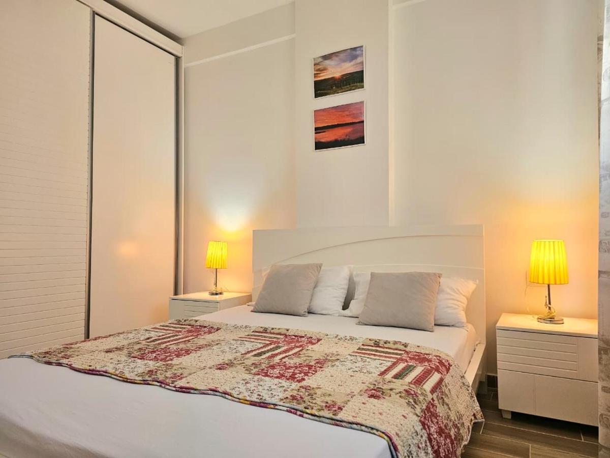 Apartamento de 1 dormitorio con balcón y vistas al mar
