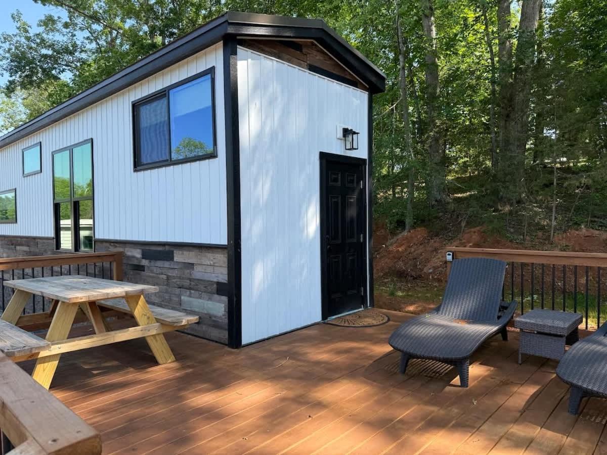 Busted Pallet - Delightful 2-bed Tiny Home in charming Anderson on Lake Hartwell - Chambres d'hôtes Anderson