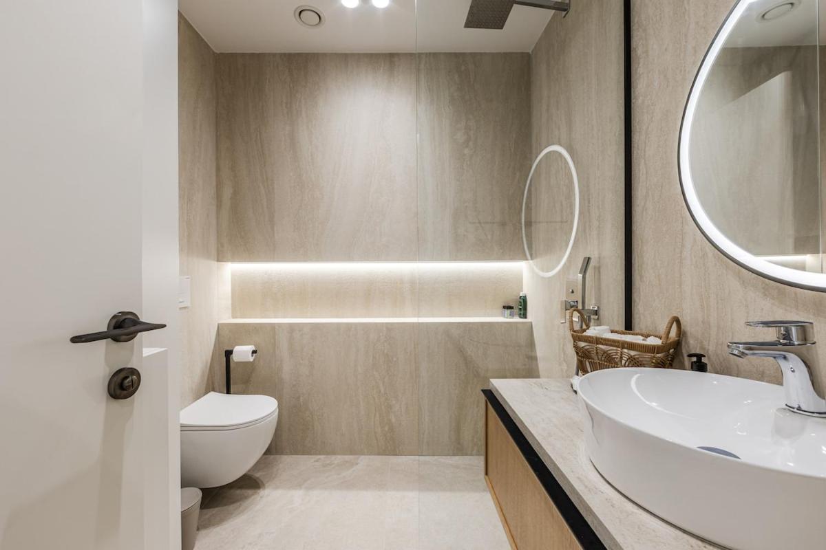 Seaview Elegance Apartment Luxury & Free Parking by PikHost - B&B Vlorë