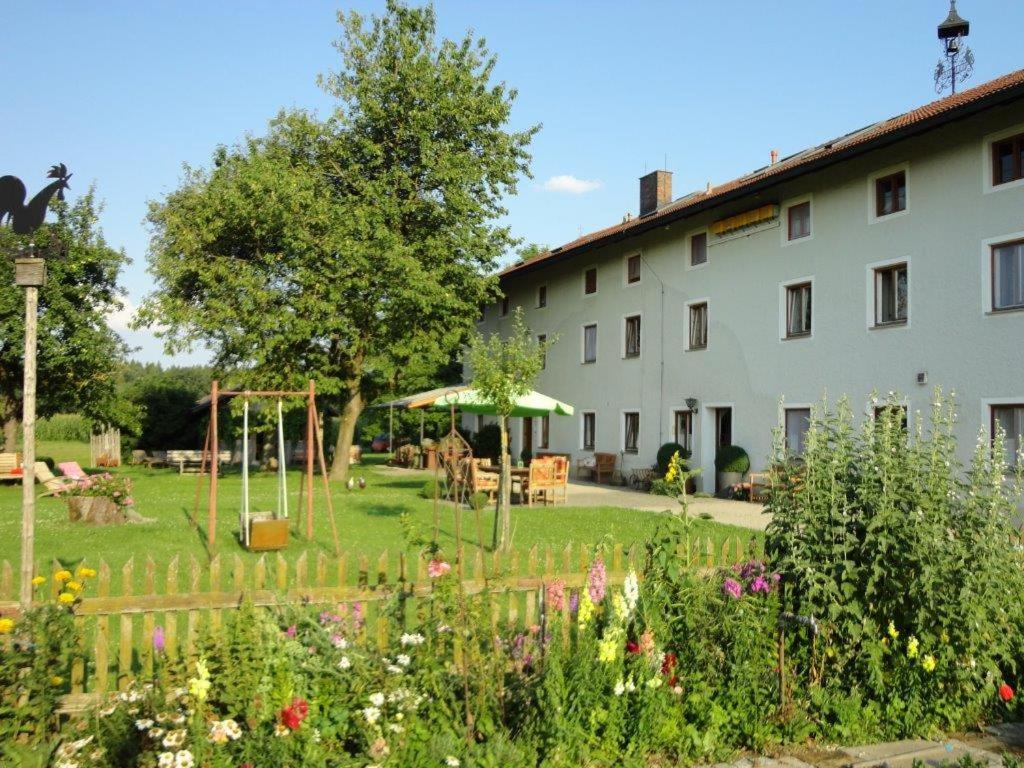 Lehnecker Ferienwohnungen - B&B Neuötting