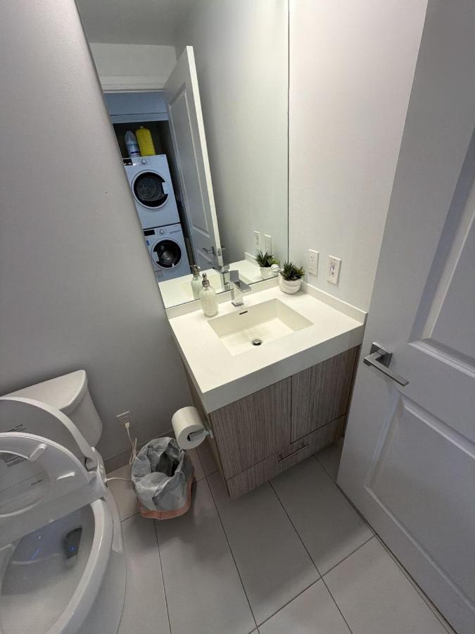 Spacious Urban 2BR Haven - Prime Location - Chambres d'hôtes Toronto