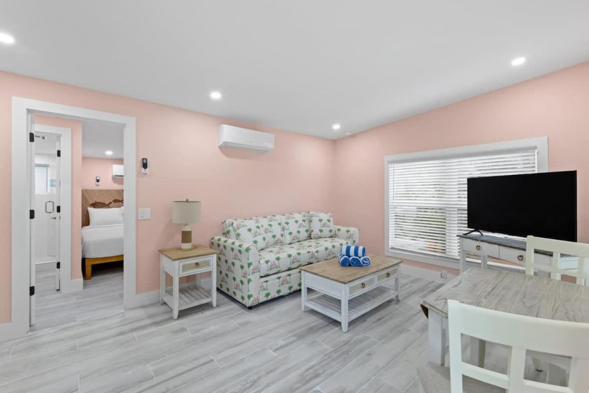 The Flamingo Residence at Sandpiper Inn Bikes Beachgear - B&B Sanibel