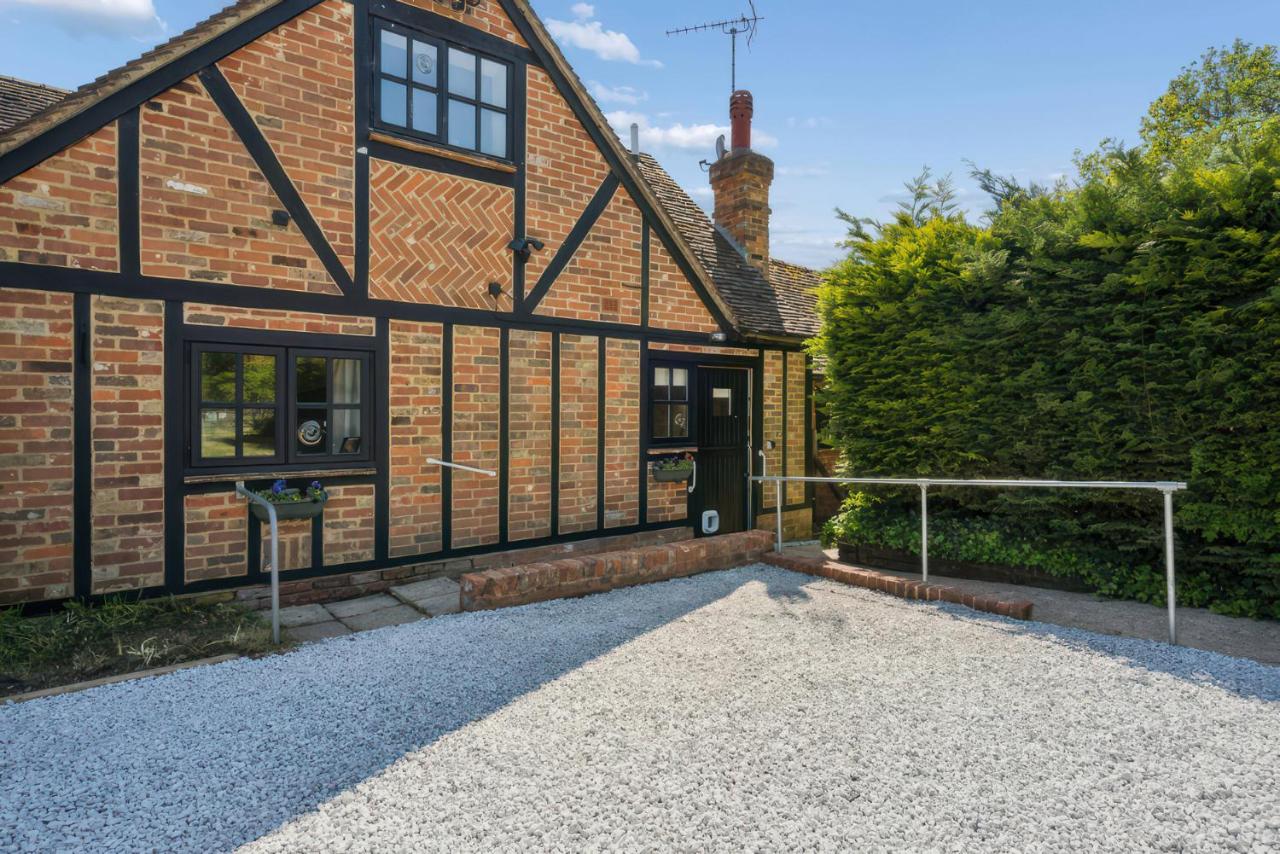 Five Acres Cottage - Bed and Breakfast Rickmansworth