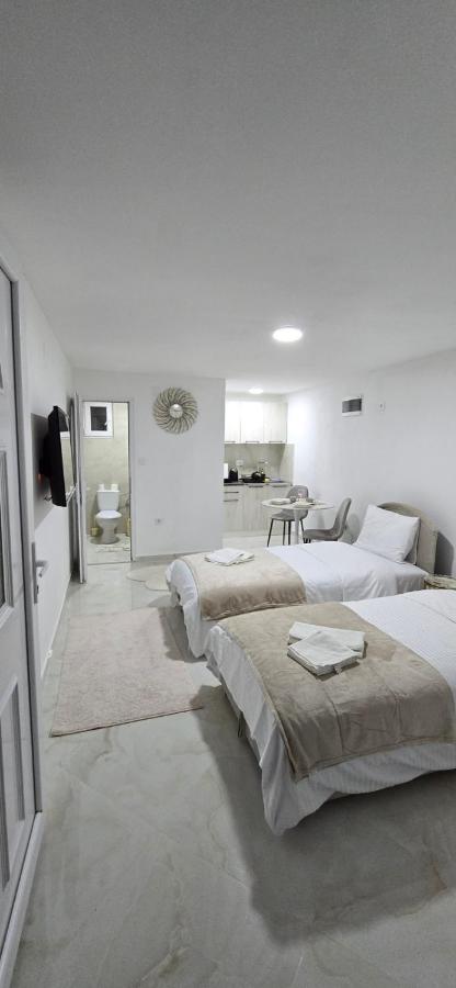 Airport Apartment Masa - B&B Mitrovići