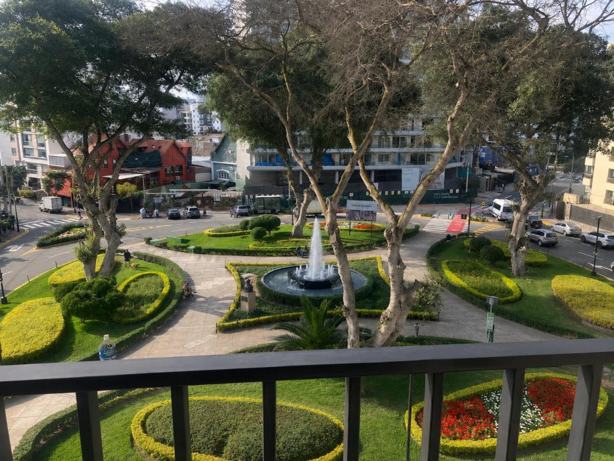 Modern Miraflores 2BR Flat Park View Balcony King Bed - B&B Lima