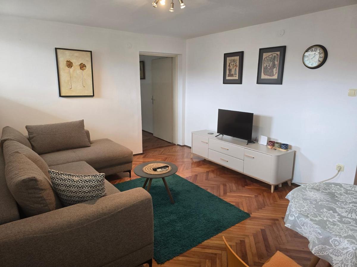 Apartman Karača - B&B Castelnuovo di Cattaro