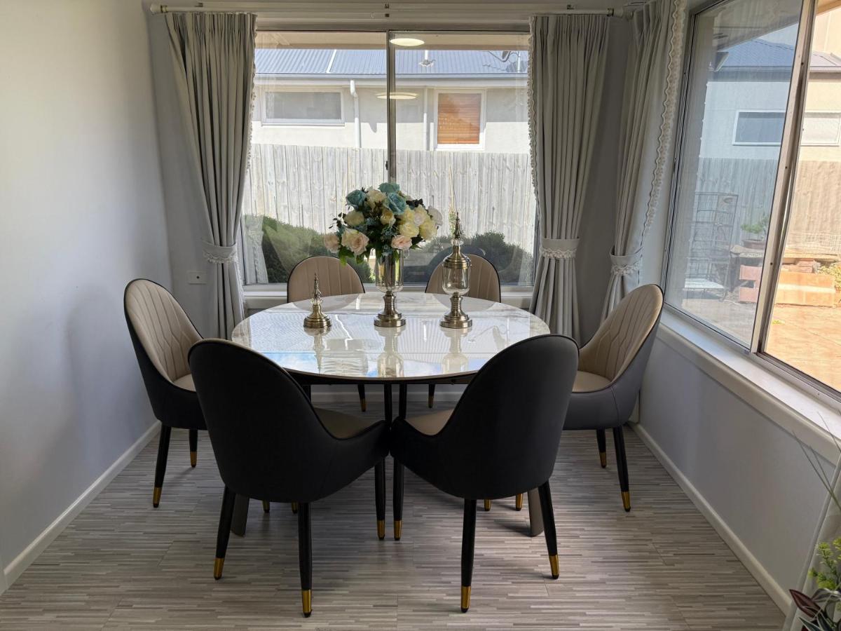 Newly Renovated Stylish Home 3 Queen Beds Netflix Gaming TV - Chambres d'hôtes Le Roy