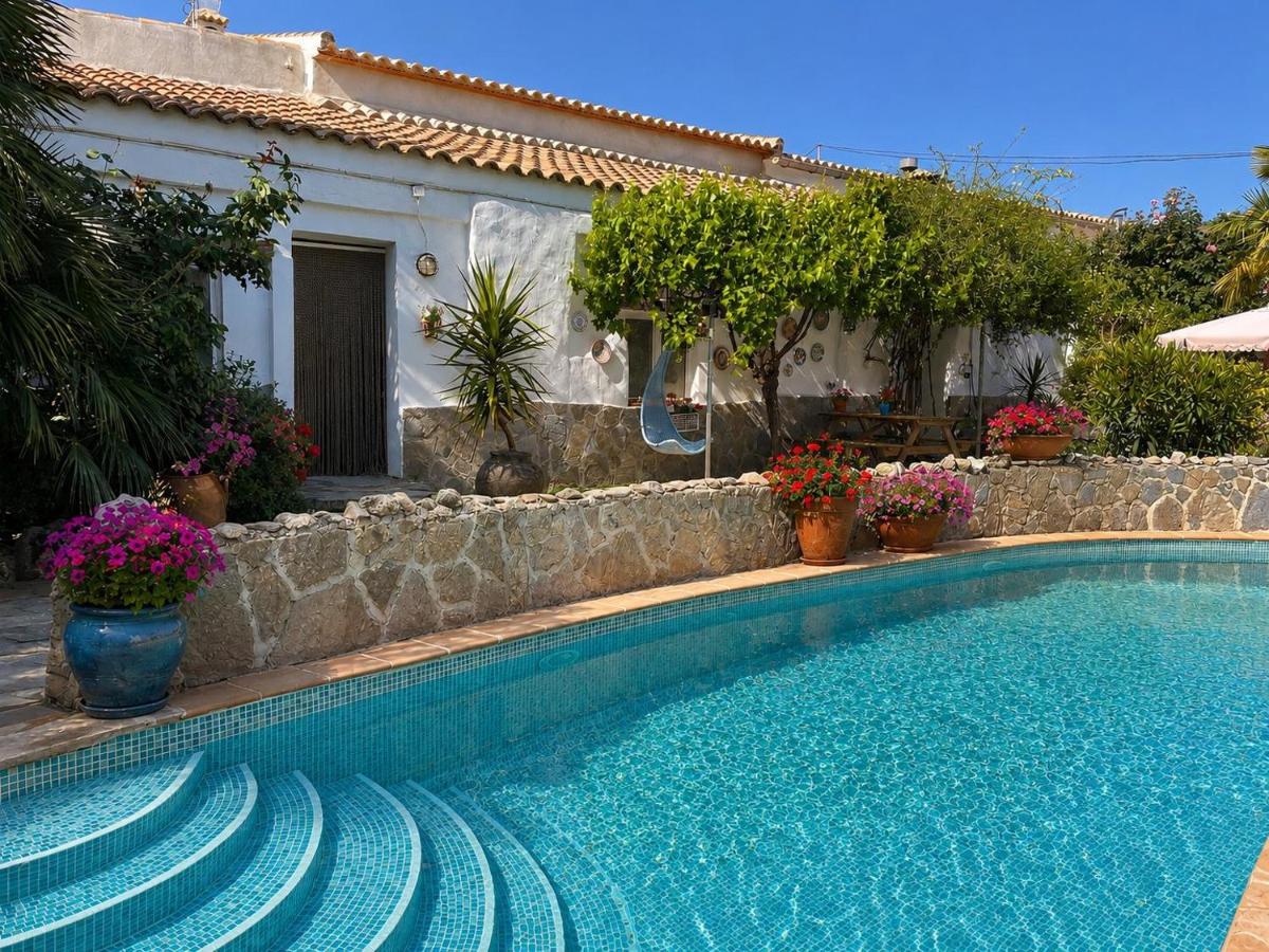 Cortijo Paraiso Pool & Tropical Garden Oasis - B&B Cúllar de Baza