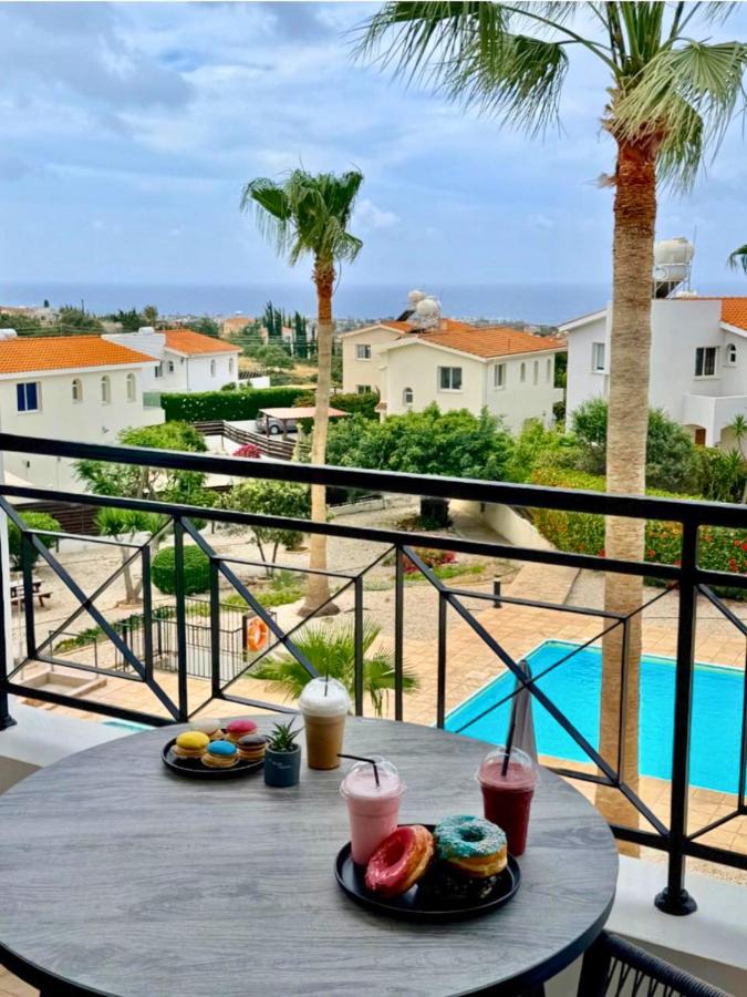 Sea View Apartment with Pool & Balcony in Peyia - Ferienwohnung Pégeia