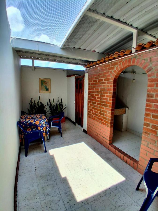 Apartamento Amplio y Cómodo en el Centro de Palmira de 2 Habitaciones con Aire Acondicionado - Chambres d'hôtes Palmira
