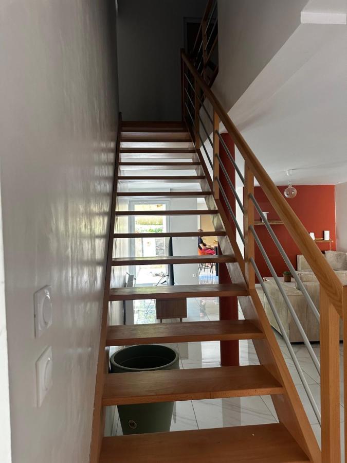 Zimmer mit Queensize-Bett und Gartenblick