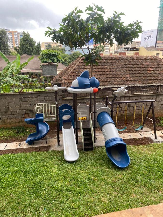 Modern 1BR in Westlands Near GTC, Sarit Center and JW Marriott Nairobi - B&B Nairobi