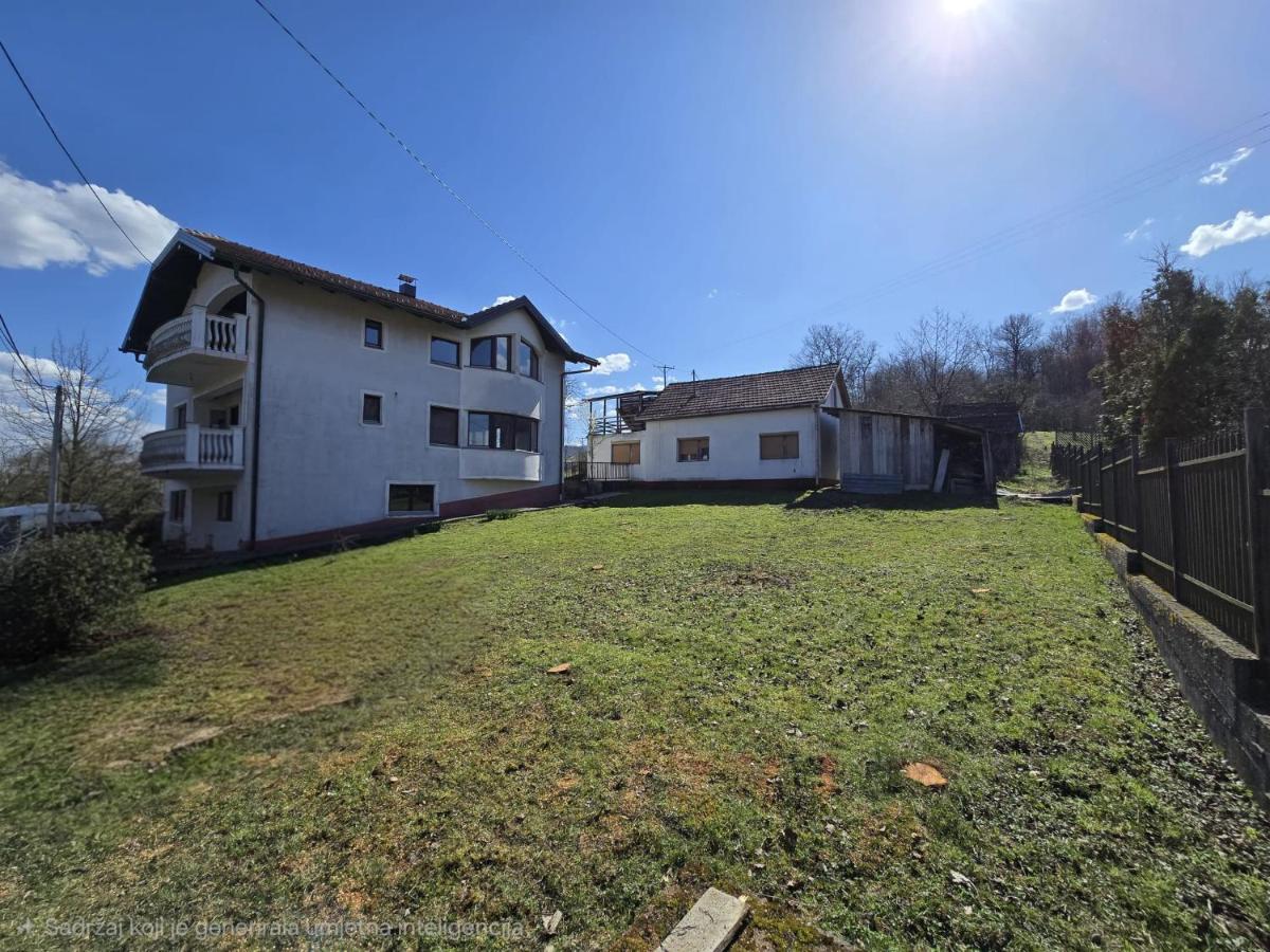 Bella holiday home! A piece of countryside, nature but close to center of Banja Luka ! Garage ! 4 bedrooms - Chambres d'hôtes Banja Luka