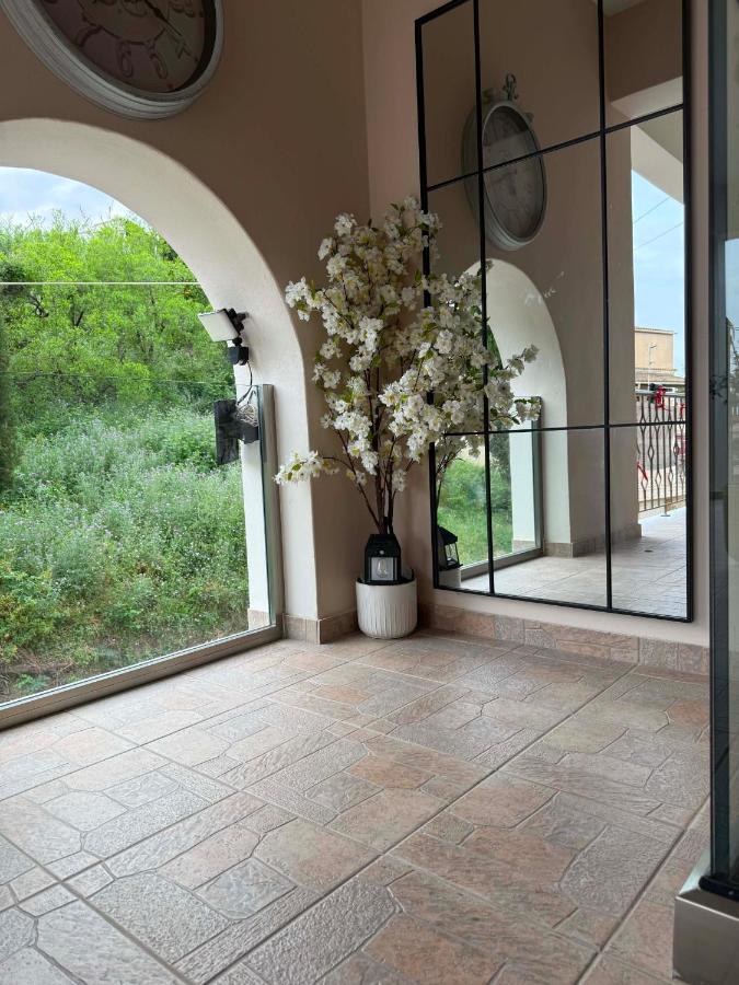 Loula's Holidays Apartment with Balcony close to Corfu Town - Chambres d'hôtes Karyófyto