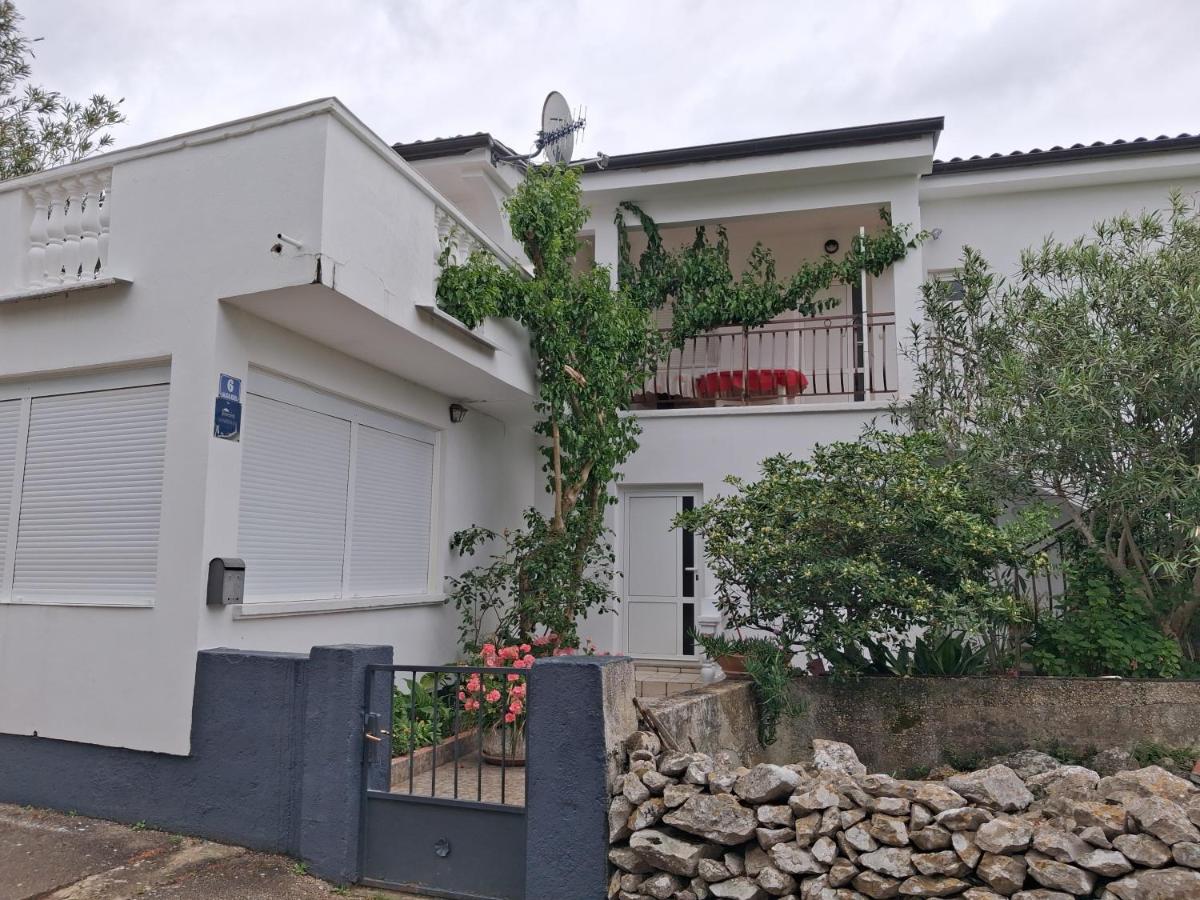 Apartments Mirjana - B&B Petrcane