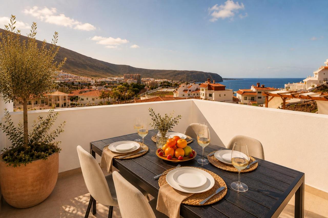 Sunny 2-bedroom duplex with terrace & ocean views in Los Cristianos - B&B Los Cristianos