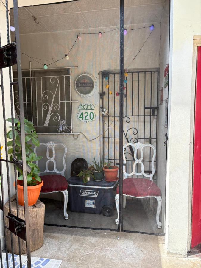 Riddim Vybz guesthouse - Bed and Breakfast Kingston