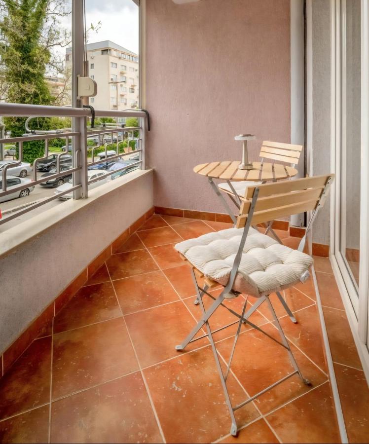 Lovely Two-Bedroom Apartment in Ohrid City Center - Chambres d'hôtes Ohrid