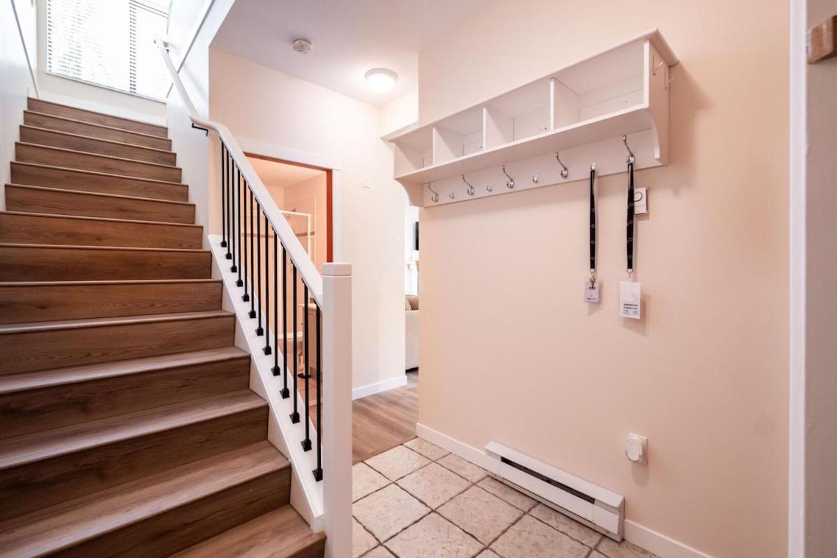 New Townhome | Pool & hot tub | Parking | WIFI - B&B Whistler