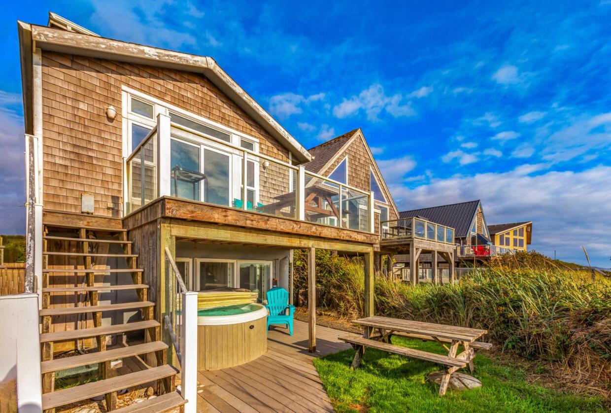 Beach Dreams South right on Moclips Beach - B&B Ocean Shores