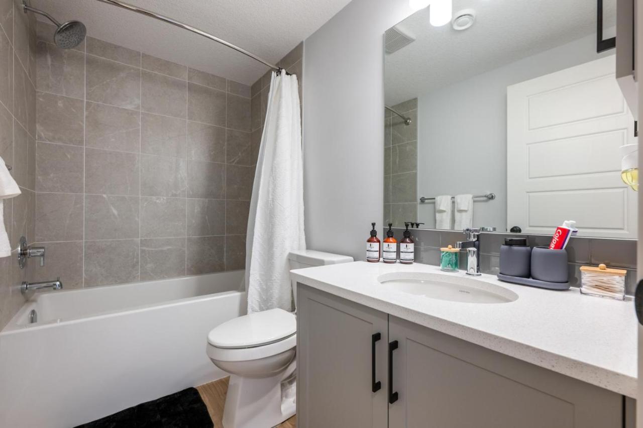 Yellowstone Suite - 2 Bedroom, AC, Laundry, Parking, Banff Pass - B&B Calgary