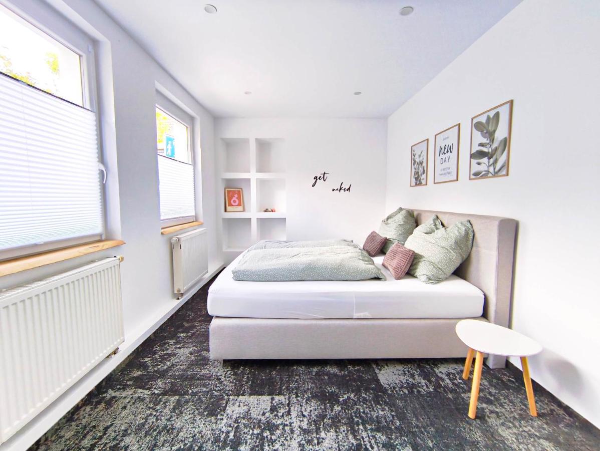 Exclusive 85 qm Wohnung, offener Loft-Charakter, 24-Std Check-In, separater Eingang, Parkplatz, 6 Personen, 3 Schlafzimmer, Familien- Geschäftswohnung, WLAN - Chambres d'hôtes Bad Salzuflen