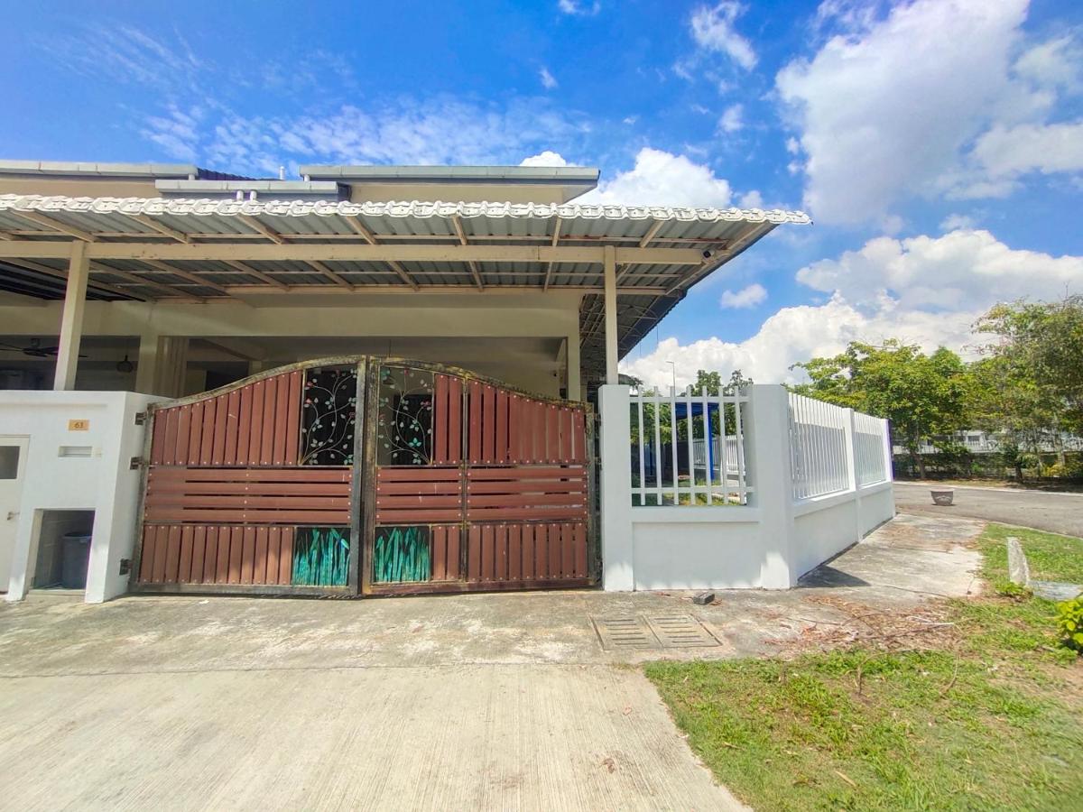 Teratak Raihaneesa - B&B Sepang