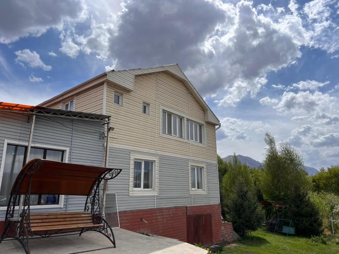 AJO Guesthouse - B&B Naryn